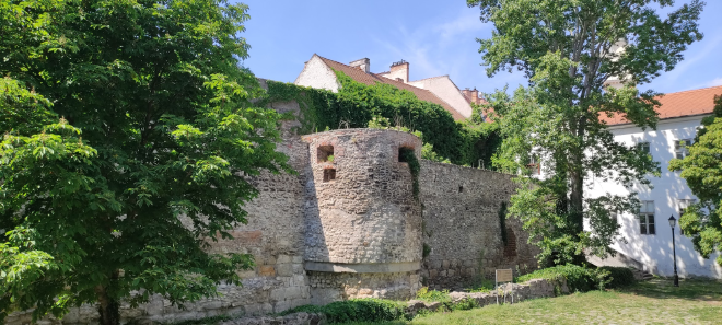Várfal